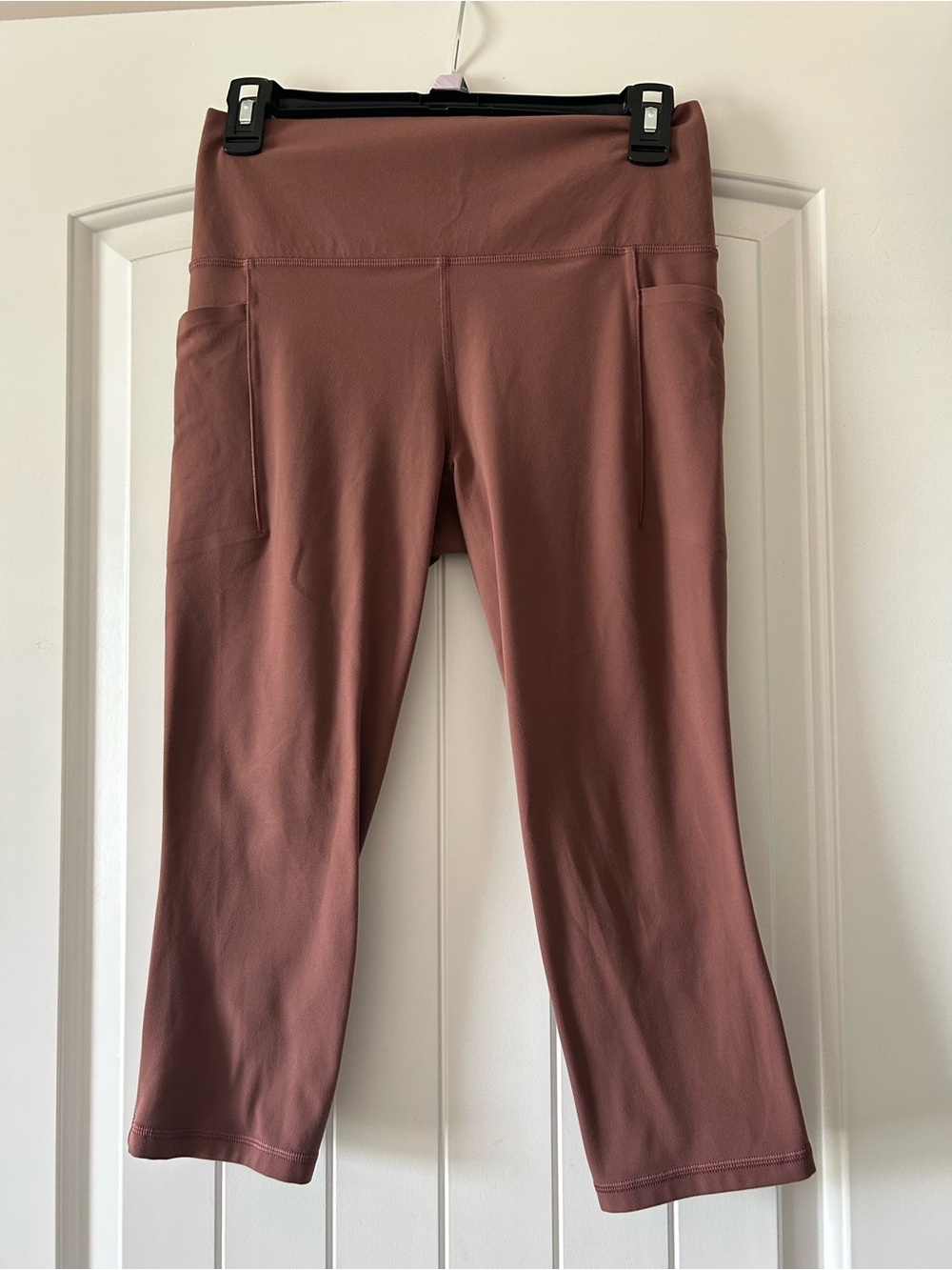 Athleta Salutation Rose Brown Capri Leggings with Side Pockets -Size M